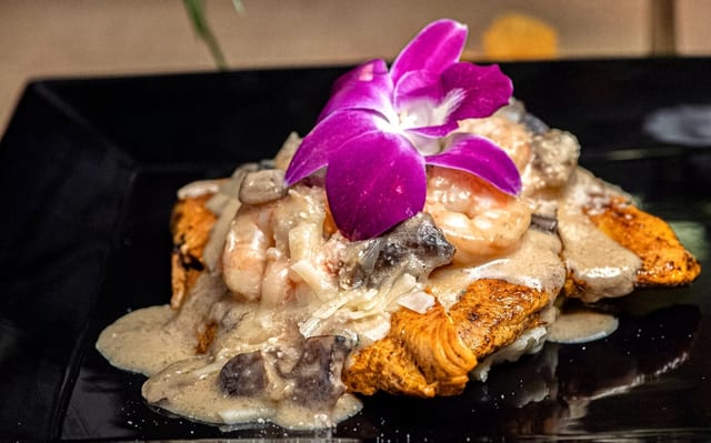 Pechuga a La Margarita Con Camarones.